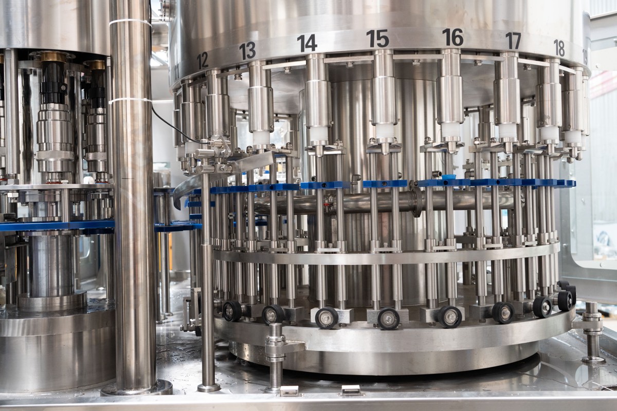 ±0.02mm CNC precision — close-up of multi-station filling valves